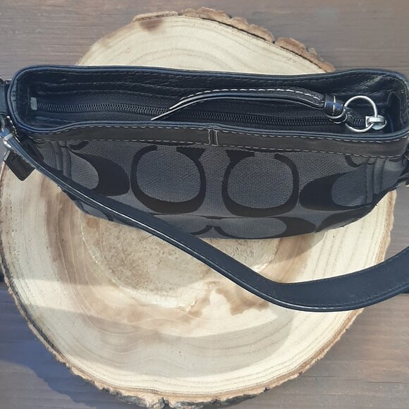 Fabulous Vintage Black Coach "Zoe" Signature Canvas/Leather Hobo Bag - Picture 9 of 11